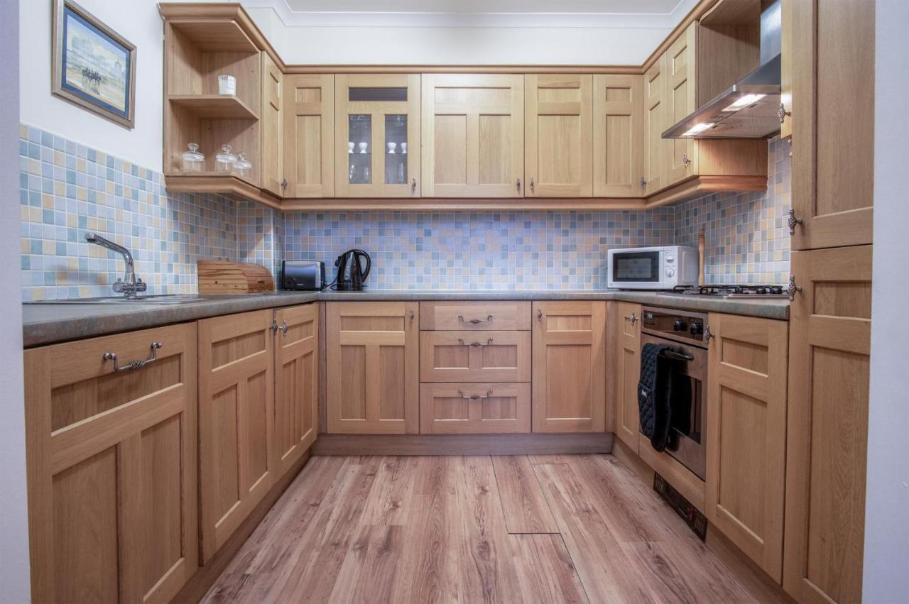 Arcadia - 1 Bedroom Apartment - Тенби Екстериор снимка