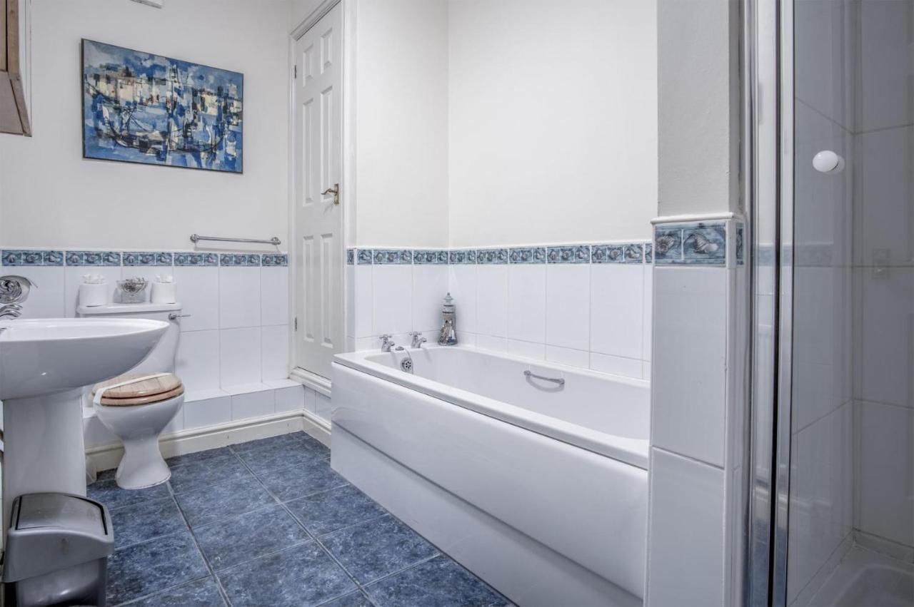 Arcadia - 1 Bedroom Apartment - Тенби Екстериор снимка