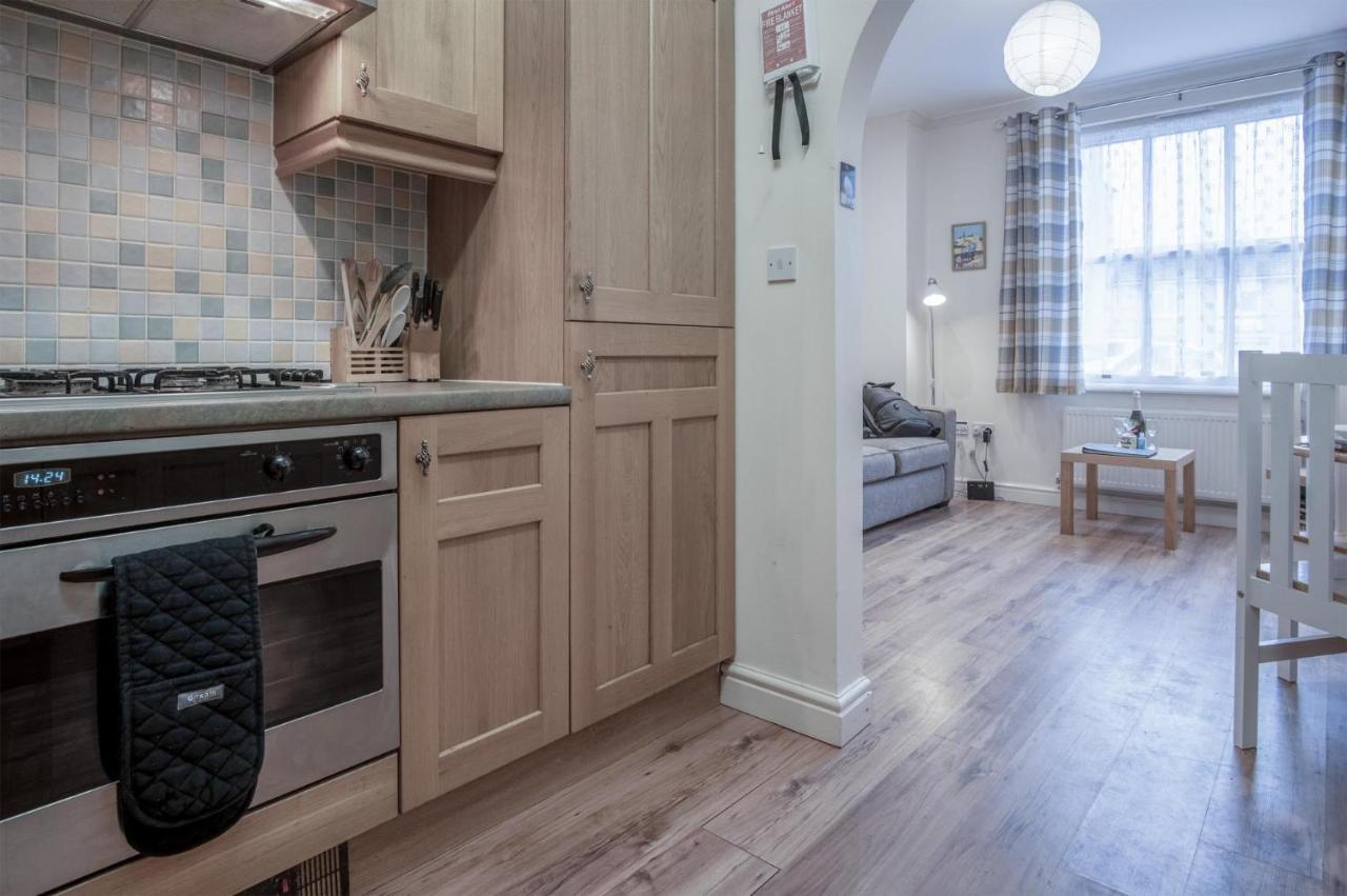 Arcadia - 1 Bedroom Apartment - Тенби Екстериор снимка