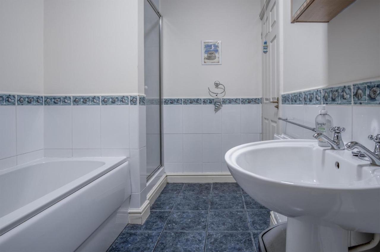 Arcadia - 1 Bedroom Apartment - Тенби Екстериор снимка